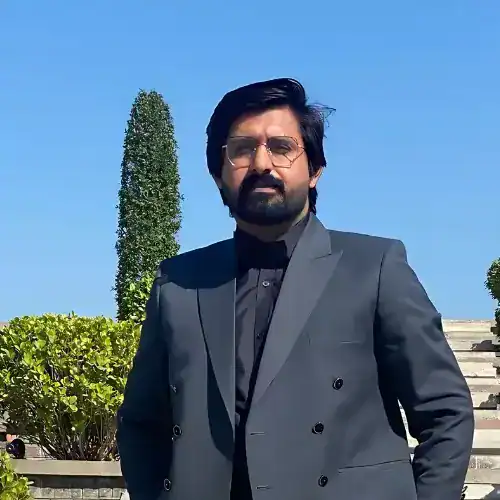 A Consultant at Gradify.pk